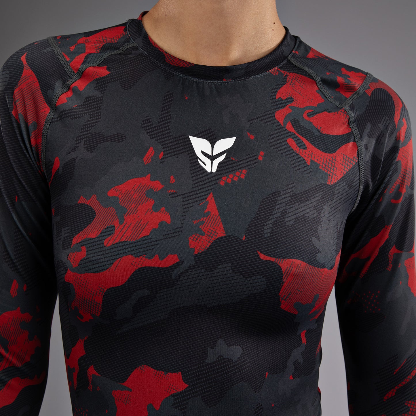 Venum x Sophia Rose Urban Red Camo レディース ロングスリーブ ラッシュガード