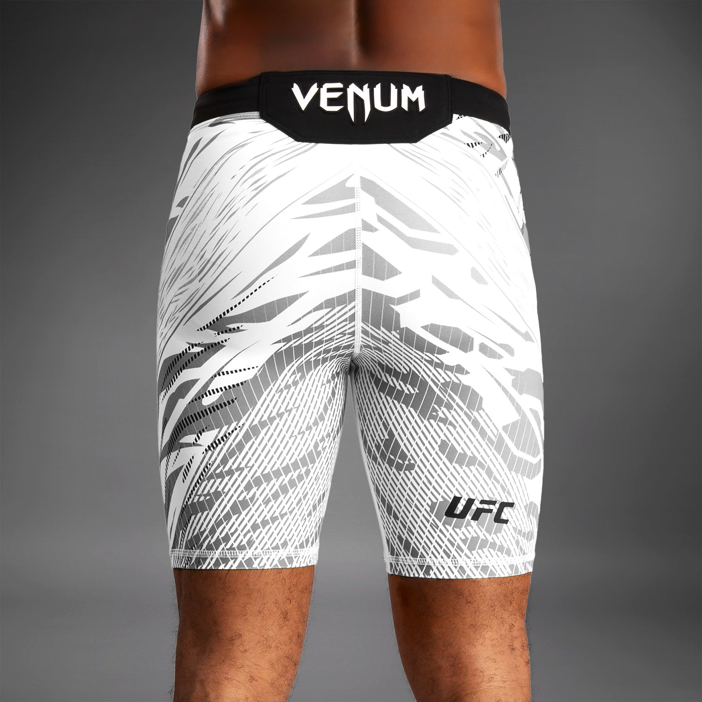 UFC Fusion by Venum Authentic Fight Night ヴァレトゥードショーツ（男性用） - ホワイト