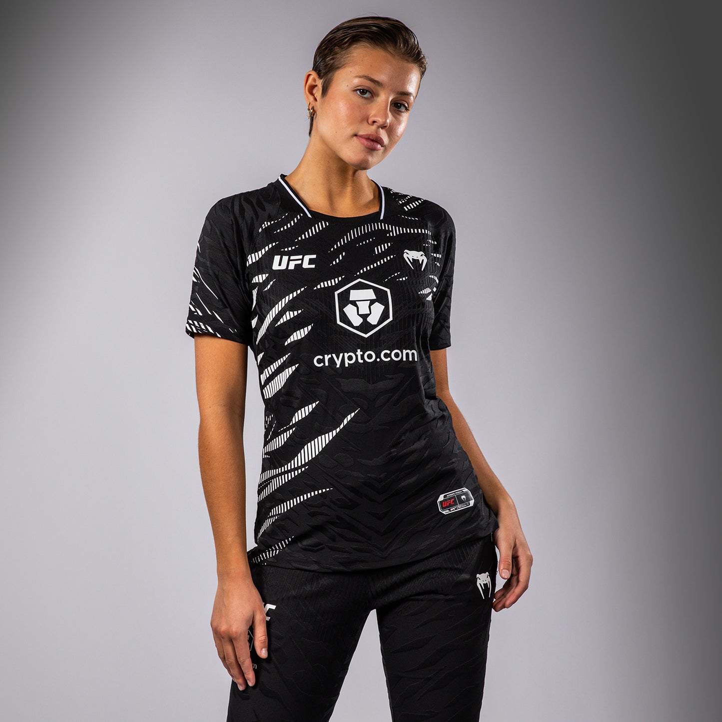 UFC Fusion by Venum Authentic Fight Night レースTシャツ（女性用） - ブラック