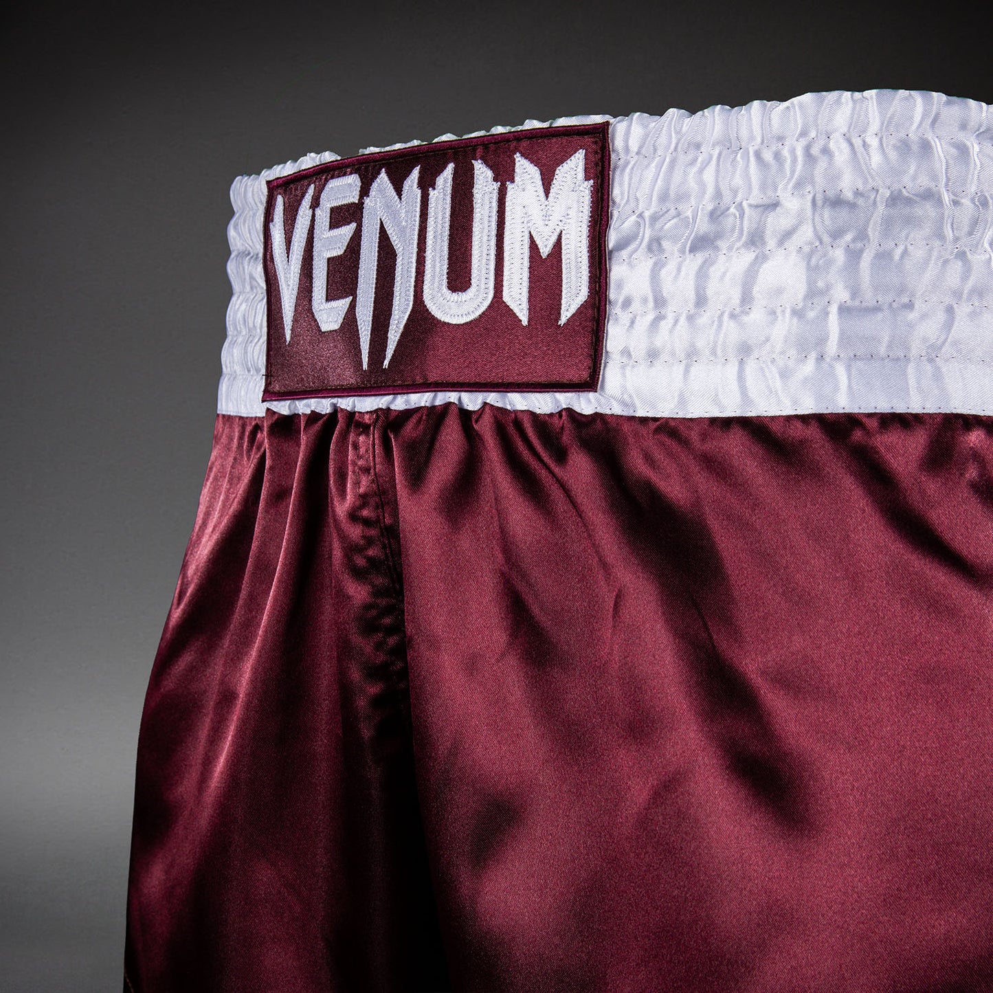 Venum Classic ムエタイショーツ – バーガンディ