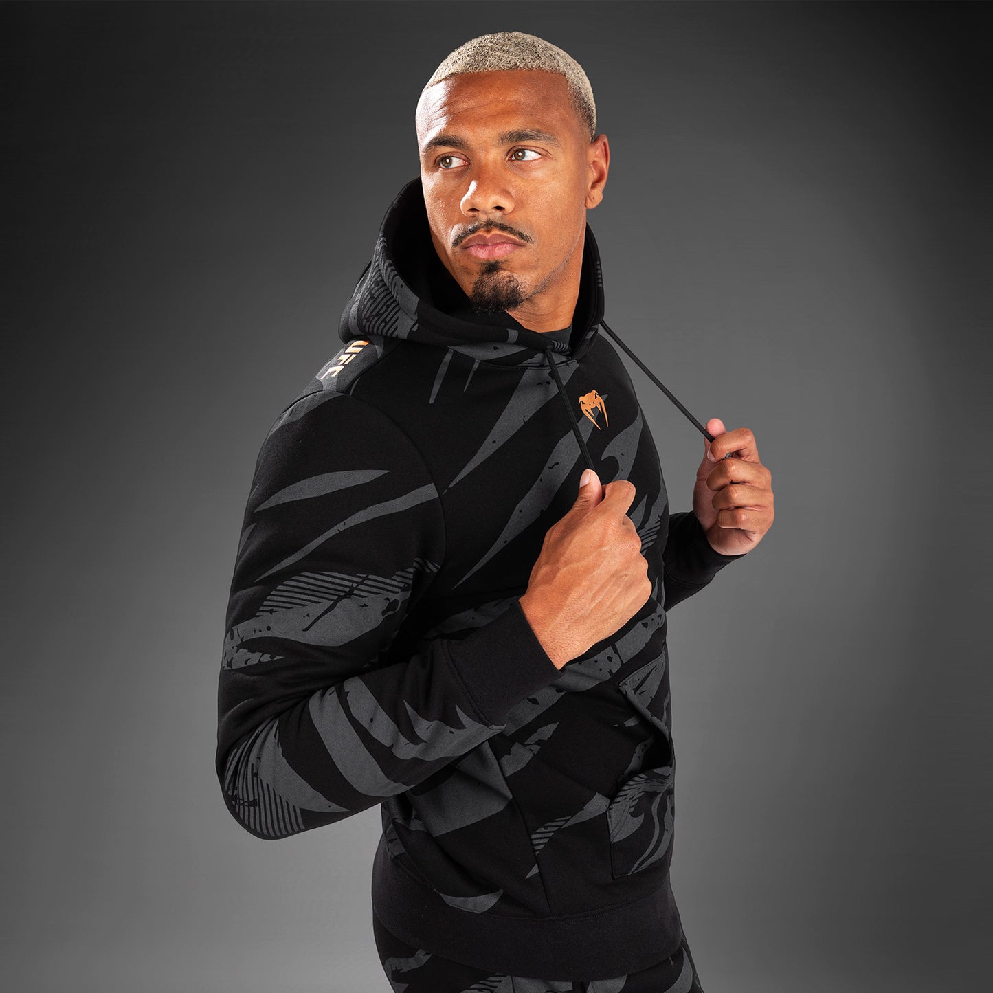 UFC Adrenaline By Venum Fight Week メンズプルオーバーパーカー - Urban Camo