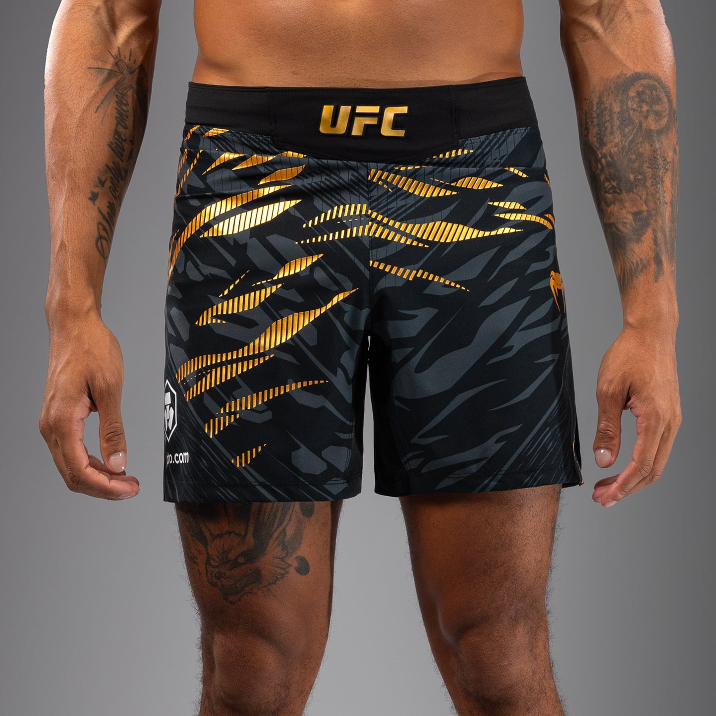 UFC Fusion by Venum Authentic Fight Night レスリングショーツ（男性用、フィットコルト） - チャンピオン
