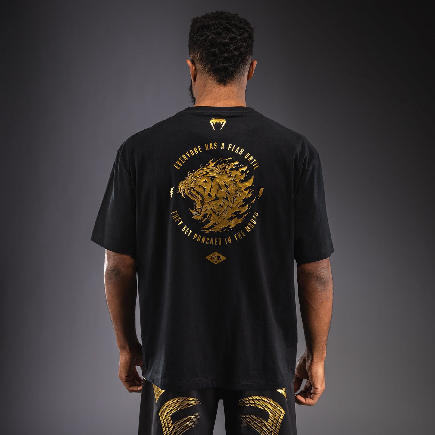 Venum x Mike Tyson Tiger Tシャツ - ブラック/ゴールド
