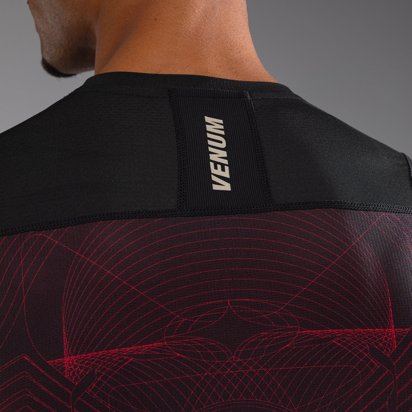Venum G-Fit Air 半袖ラッシュガード メンズ - ディープブラック/ファイヤーレッド