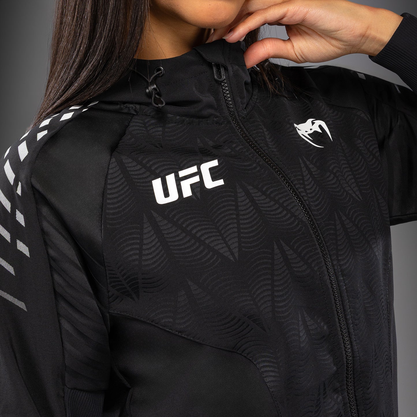 UFC Zenith by Venum Authentic Fight Night ウォークアウトパーカー レディース - ブラック