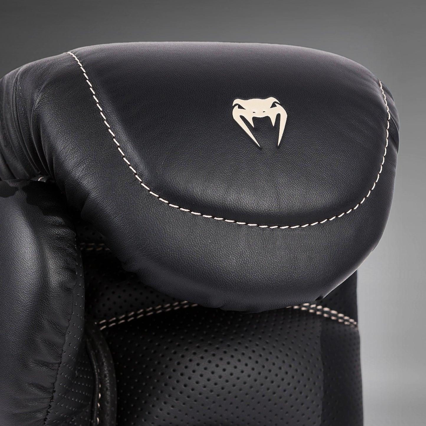 Venum Impact Evo ボクシンググローブ - ブラック