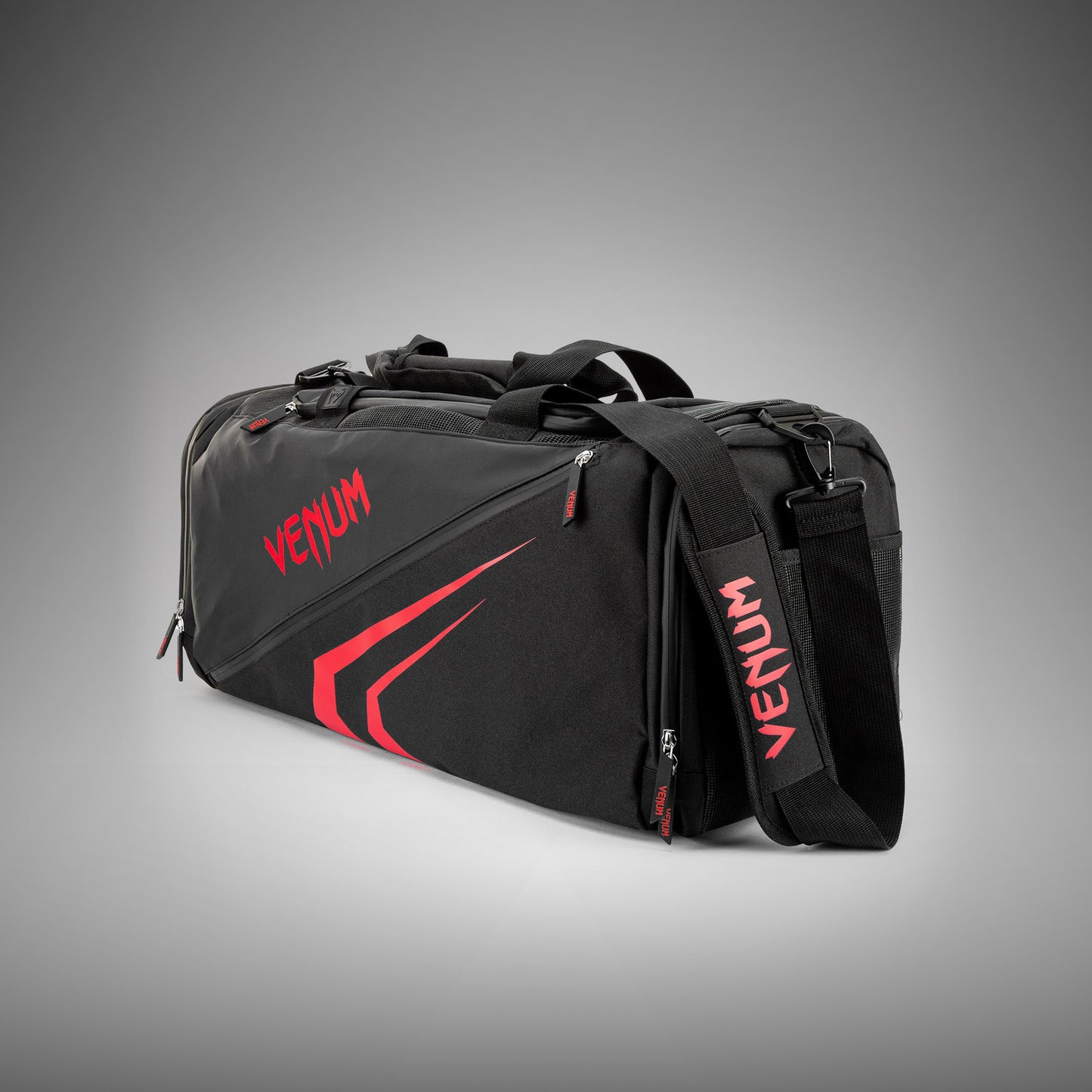 Venum Trainer Lite Evo スポーツバッグ - ブラック/レッド