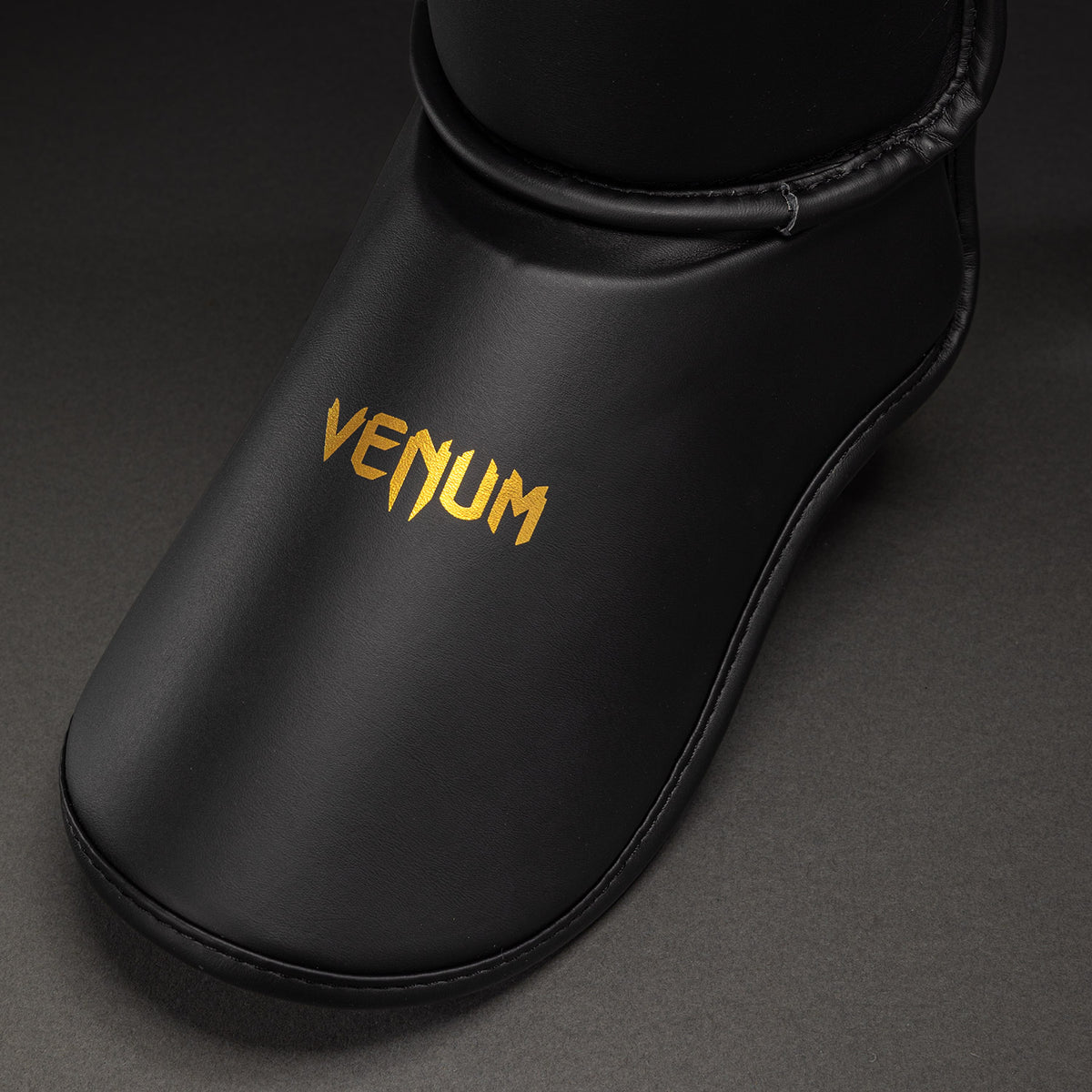 Venum Contender 1.5 シンガード - ブラック/ゴールド