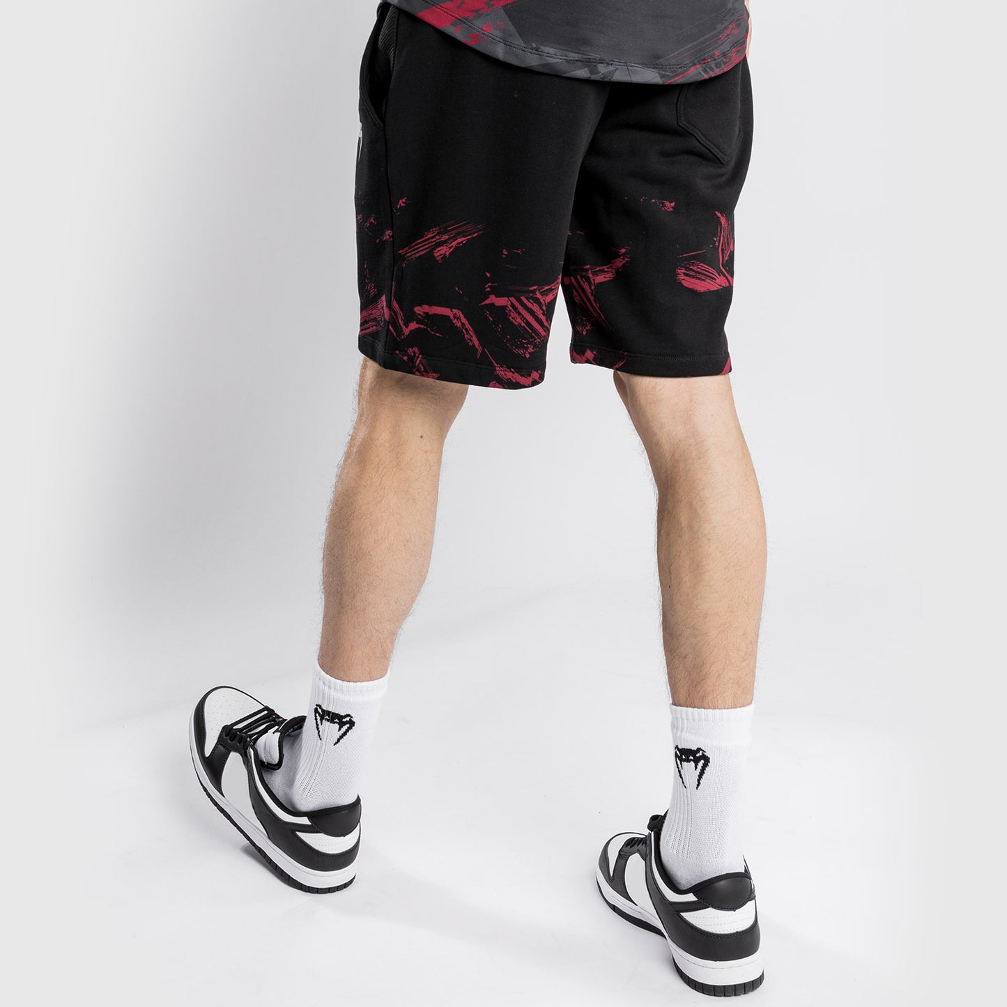 Venum UFC Authentic Fight Week メンズ 2.0 ショーツ – ブラック/レッド