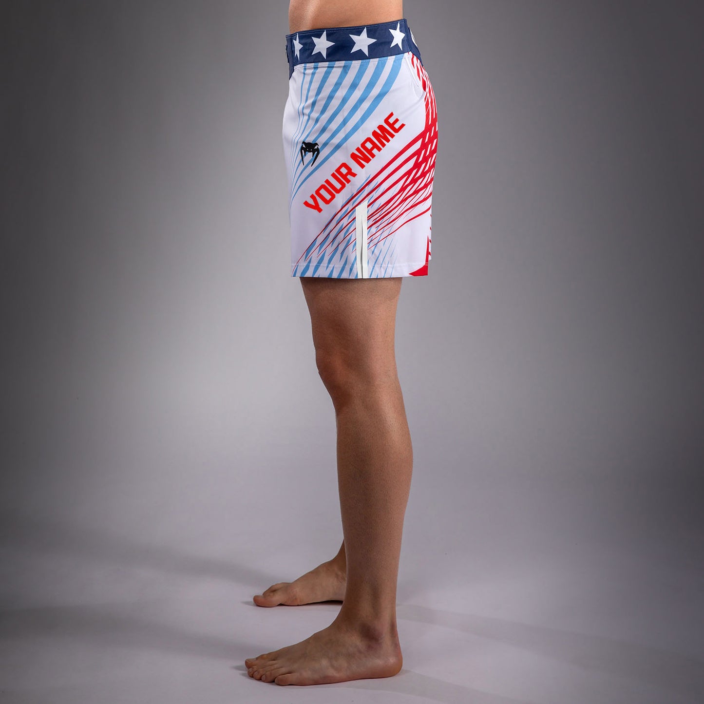 UFC Freedom 250 by Venum メンズ Custom Authentic Fight Night ファイトショーツ ショートフィット - ホワイト