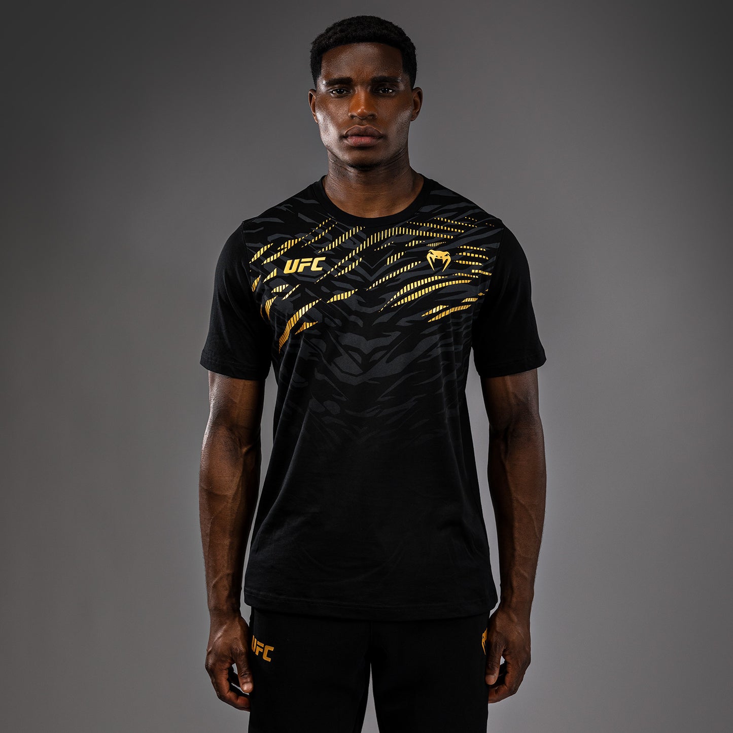 UFC Fusion by Venum Replica ショートスリーブTシャツ（男性用） - チャンピオン