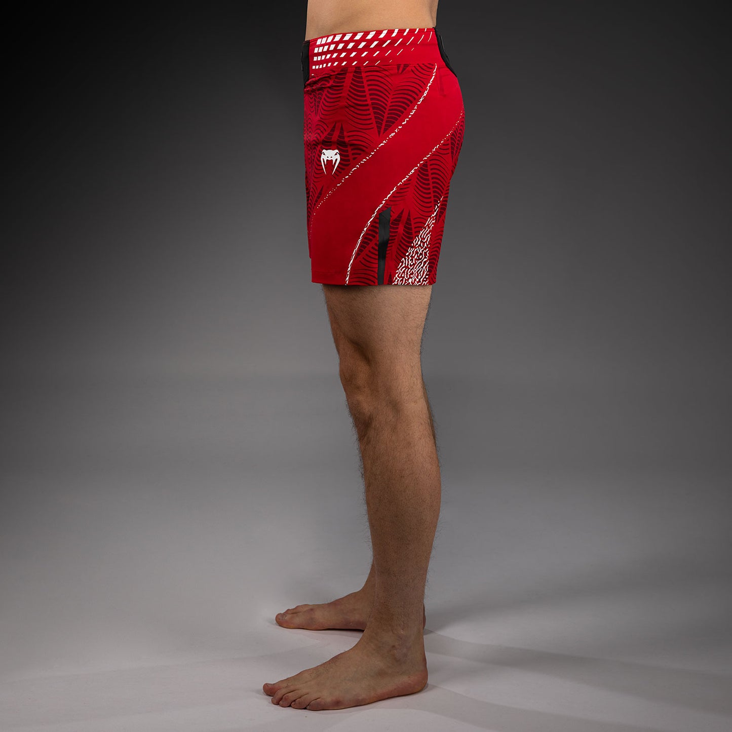 UFC Zenith by Venum Authentic Fight Night ショートフィットファイトショーツ メンズ - レッド