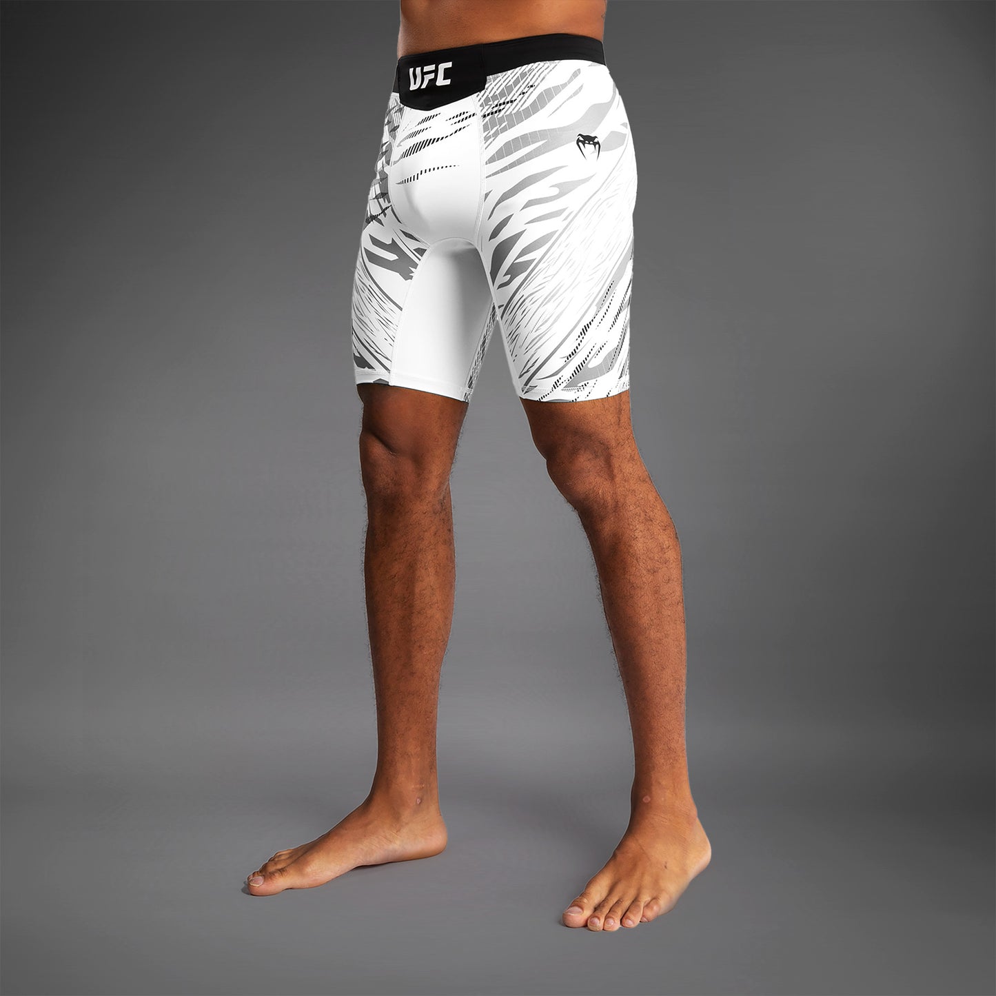 UFC Fusion by Venum Authentic Fight Night ヴァレトゥードショーツ（男性用） - ホワイト