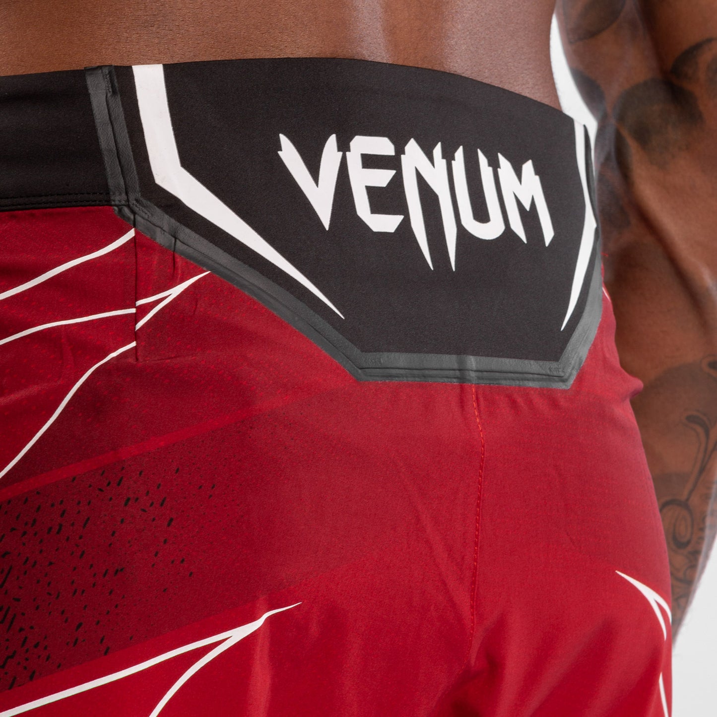 Venum UFC Authentic Fight Night メンズショーツ – レッド