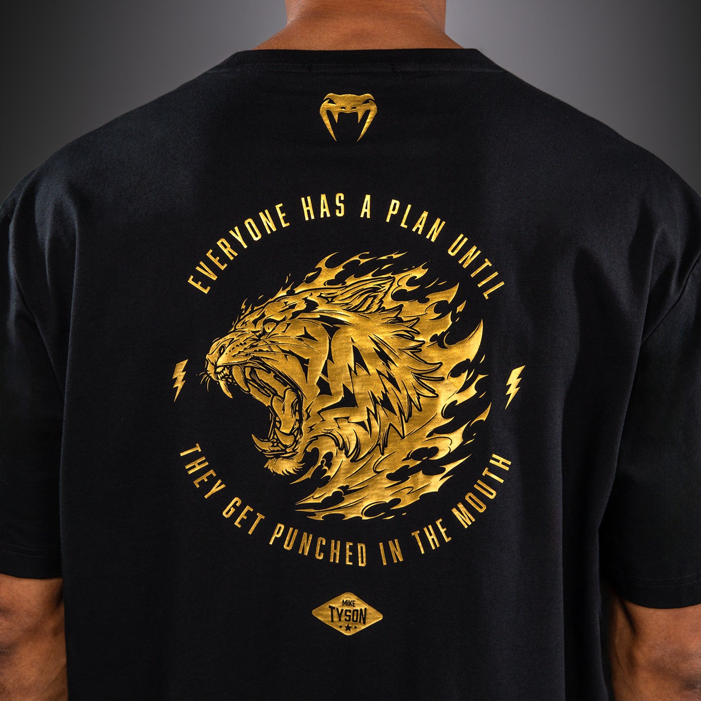Venum x Mike Tyson Tiger Tシャツ - ブラック/ゴールド