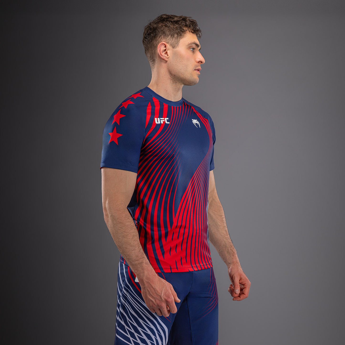 Official UFC Freedom 250 by Venum メンズ Authentic Fight Night ウォークアウト ジャージ - ブルー