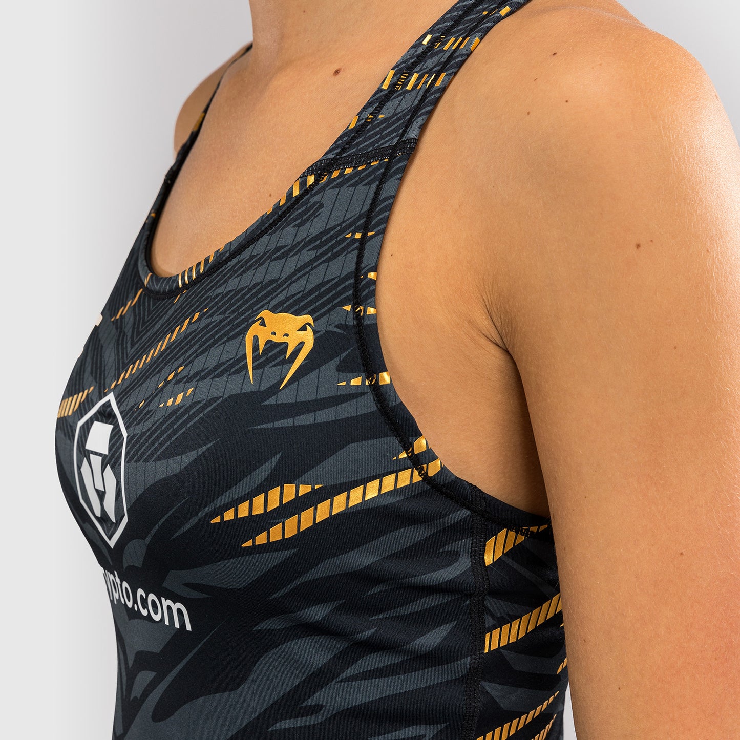UFC Fusion by Venum Authentic Fight Night インテグレーテッドスポーツブラ（女性用） - チャンピオン