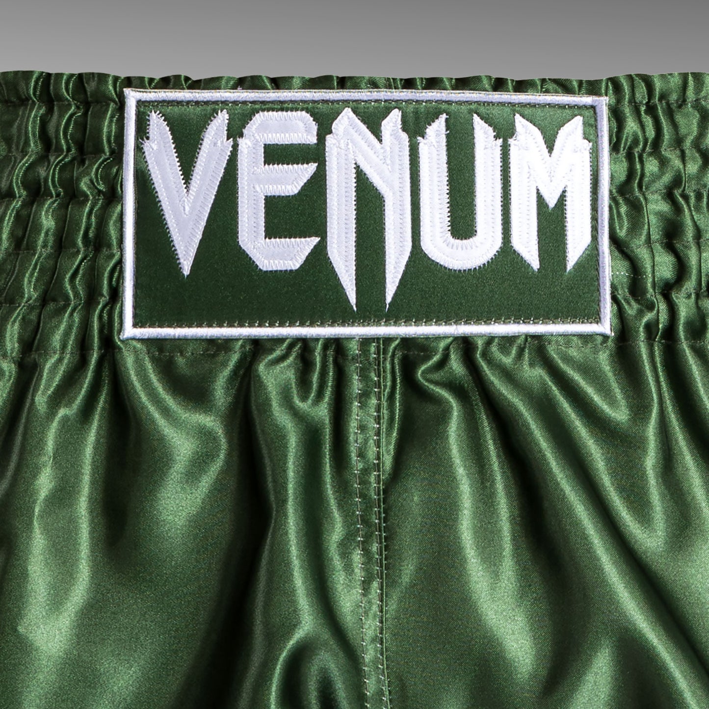 Venum Classic ムエタイ・ショート カーキ／ホワイト