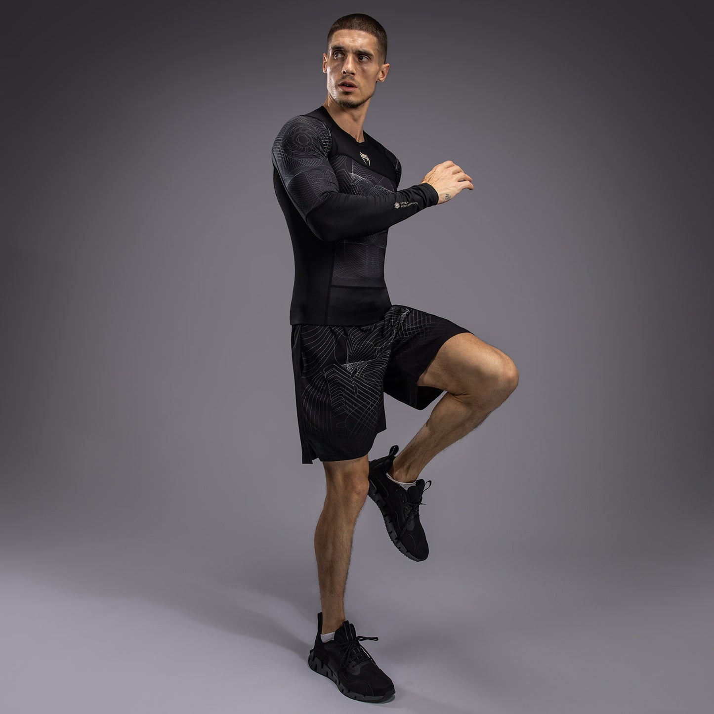 Venum G-Fit Air 長袖ラッシュガード メンズ - ディープブラック/デザートサンド