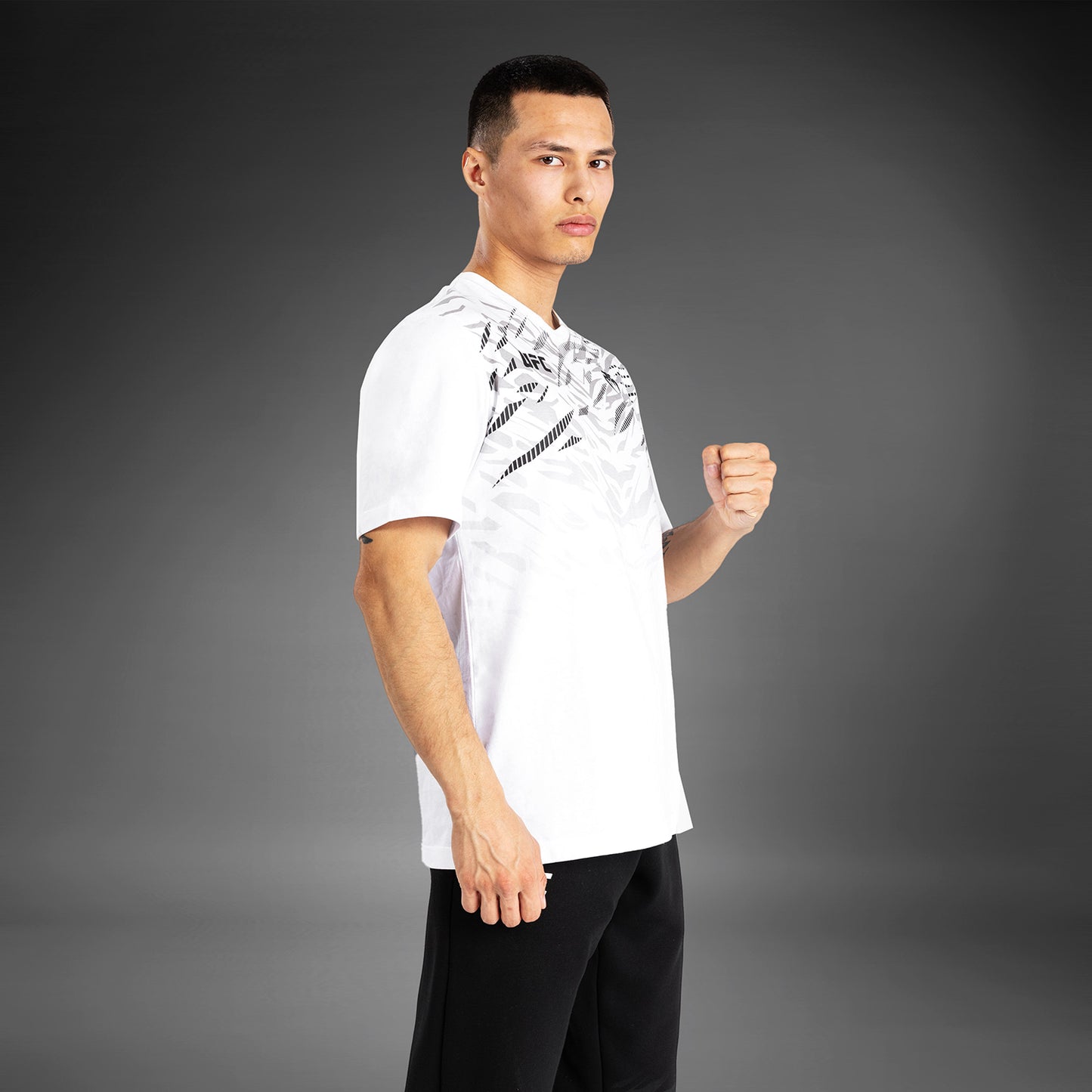 UFC Fusion by Venum Replica ショートスリーブTシャツ（男性用） - ホワイト