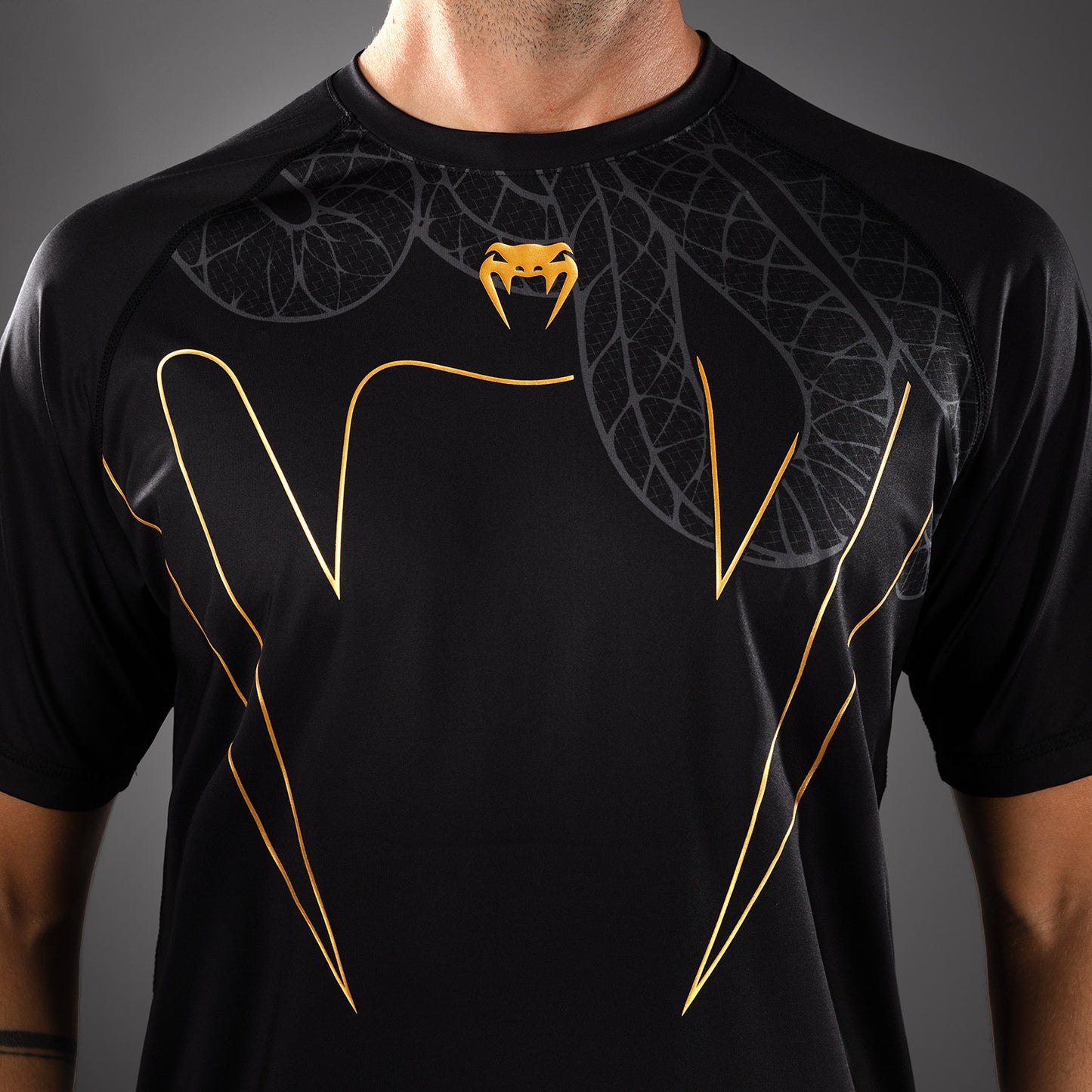 Venum Serpenti Dry Tech Tシャツ – ブラック/シルバー/ゴールド