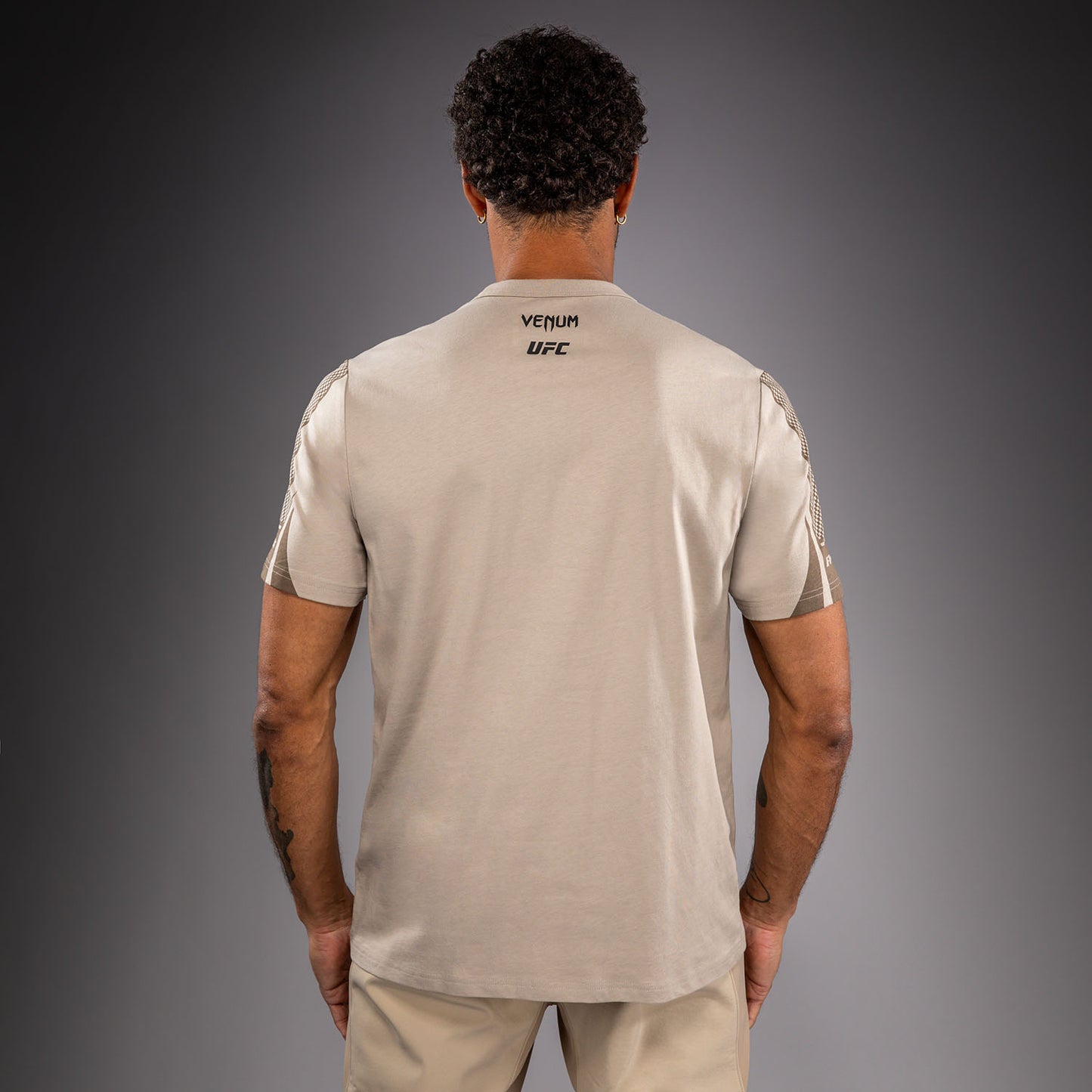 Venum UFC Unity by Venum Authentic Fight Week メンズ 半袖Tシャツ - サンド