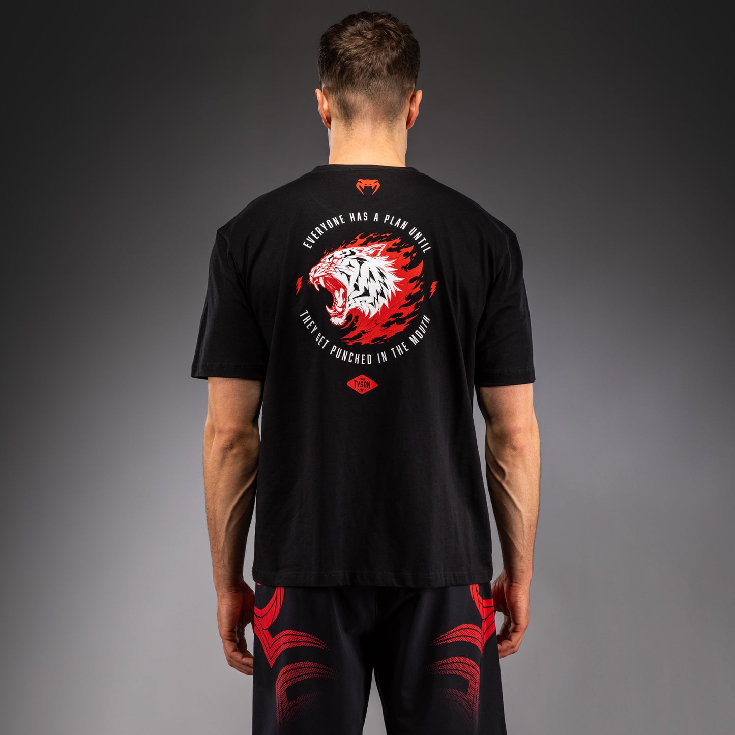 Venum x Mike Tyson: Tiger Tシャツ - ディープブラック