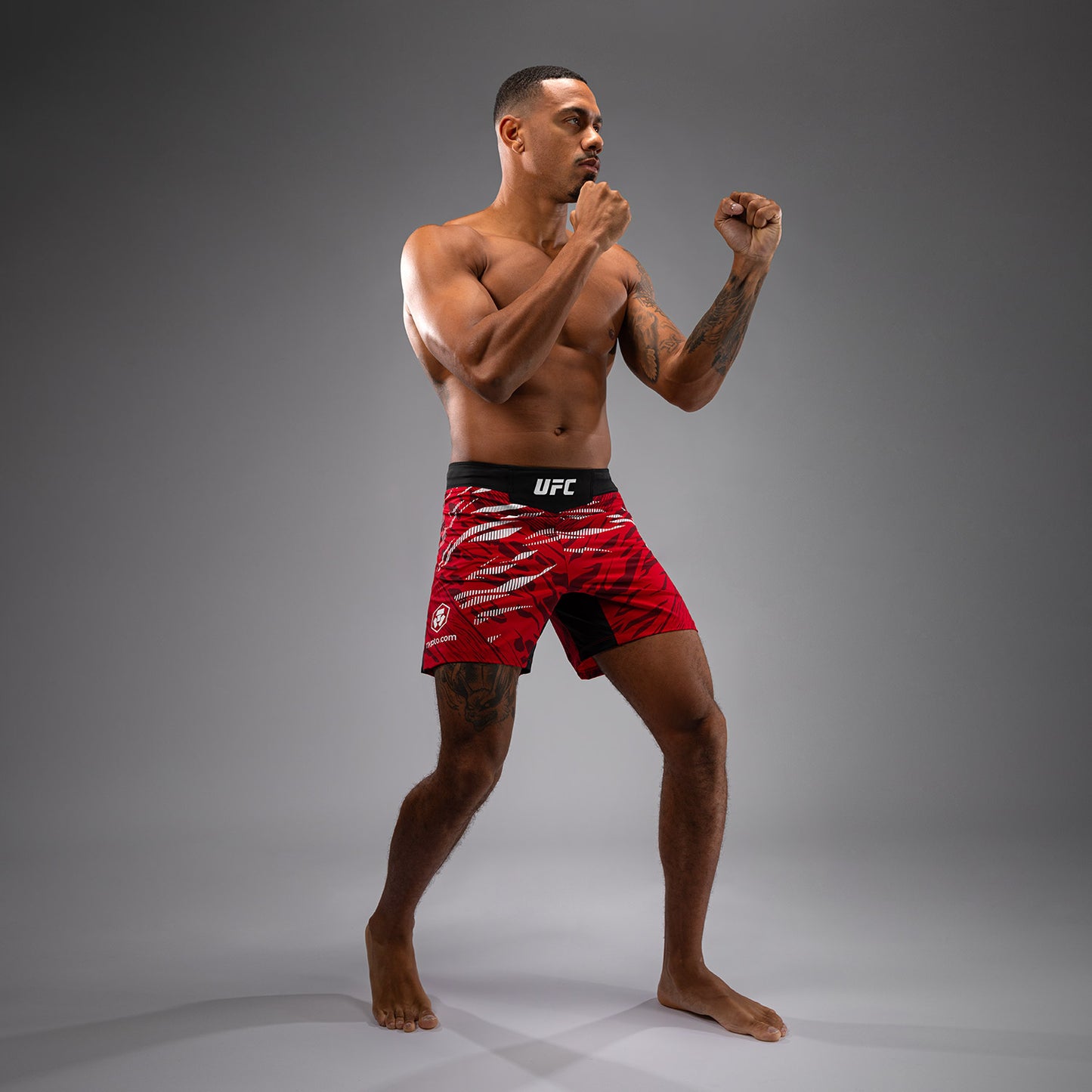 UFC Fusion by Venum Authentic Fight Night レスリングショーツ（男性用、フィットコルト） - レッド