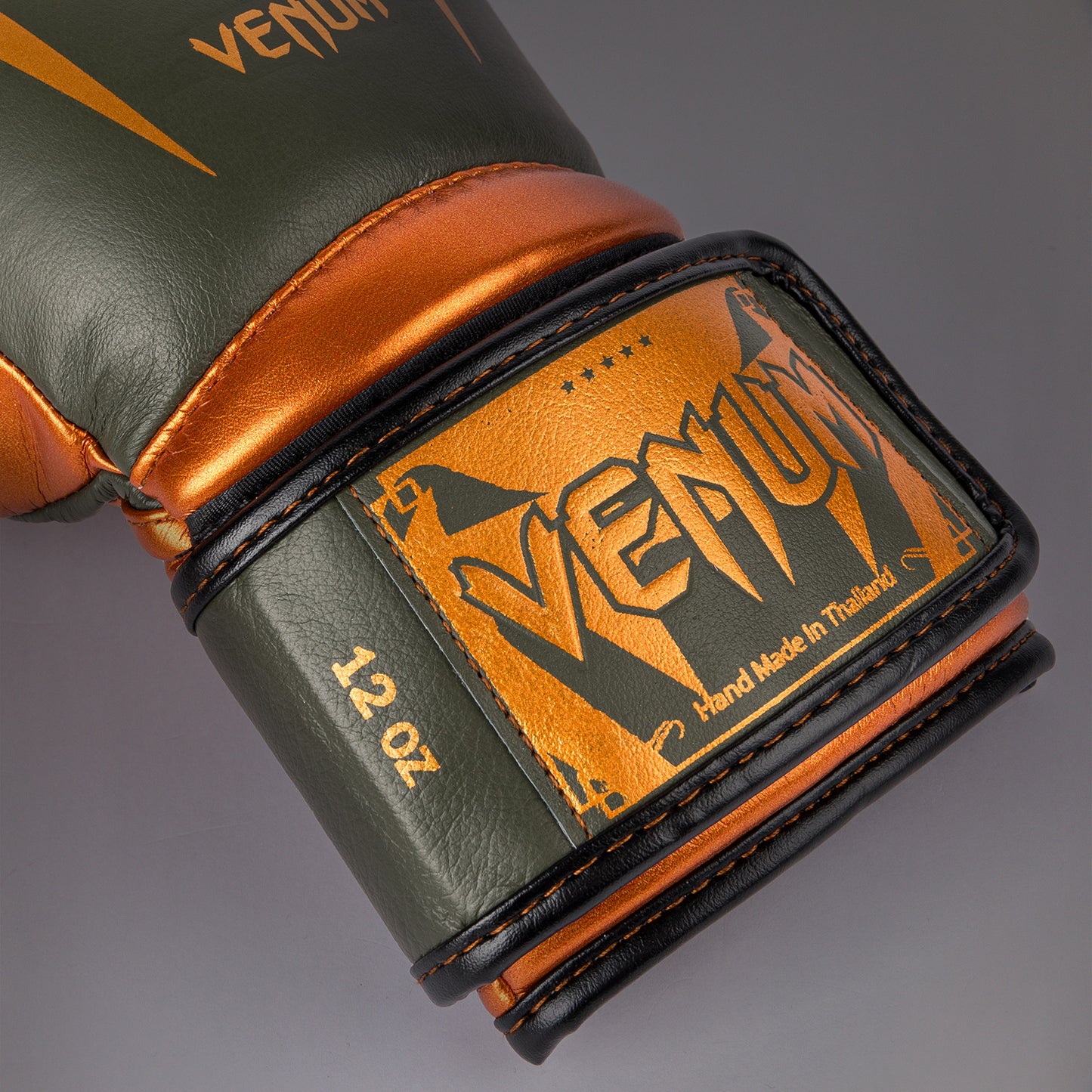Venum Giant 3.0  ボクシンググローブ カーキ/ブロンズ - スペシャル・エディション