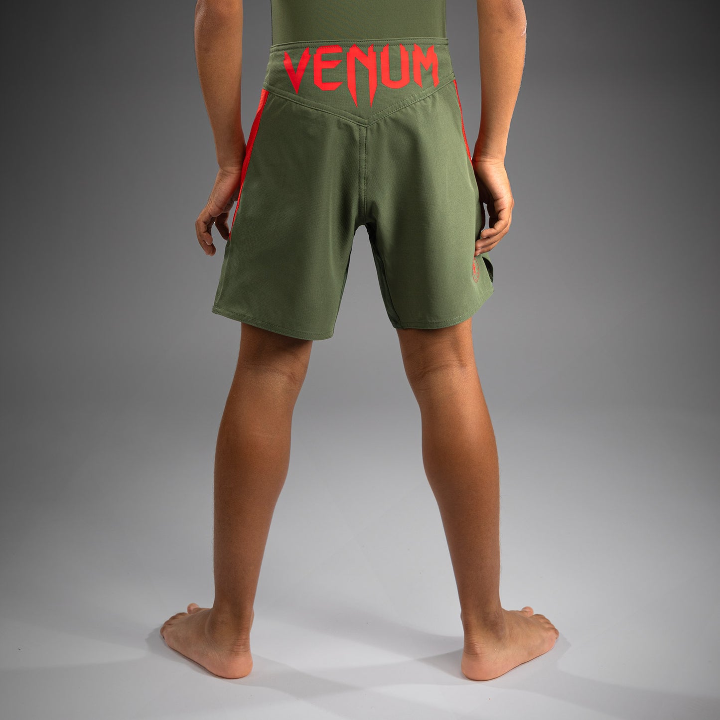 Venum Light Kids Fightshorts - アーミーグリーン/オレンジ
