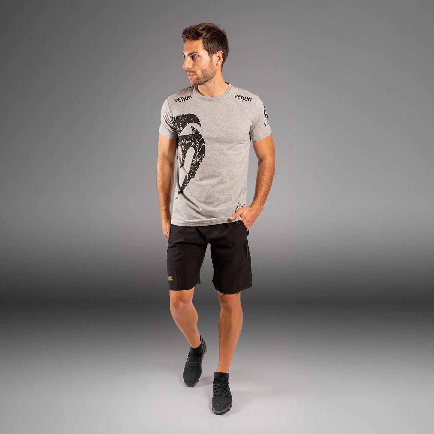Venum Giant Tシャツ - グレー/ブラック