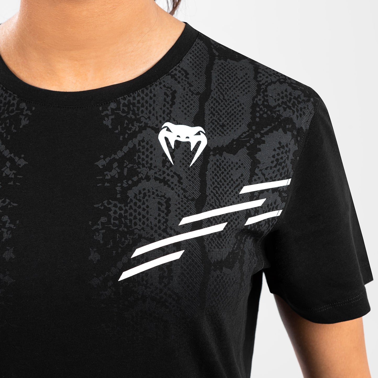 UFC Adrenaline by Venum Replica 女性用半袖Tシャツ - ブラック