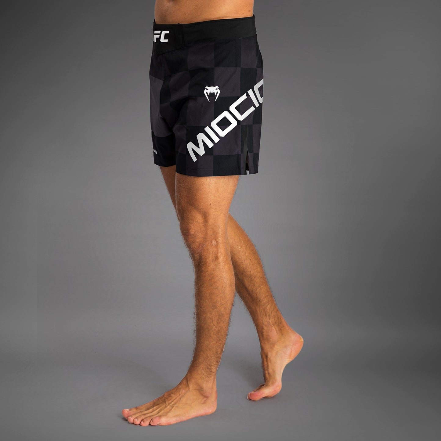 UFC Unrivaled by Venum Stipe Miocic 男性 ショートフィットファイトショーツ - ブラック