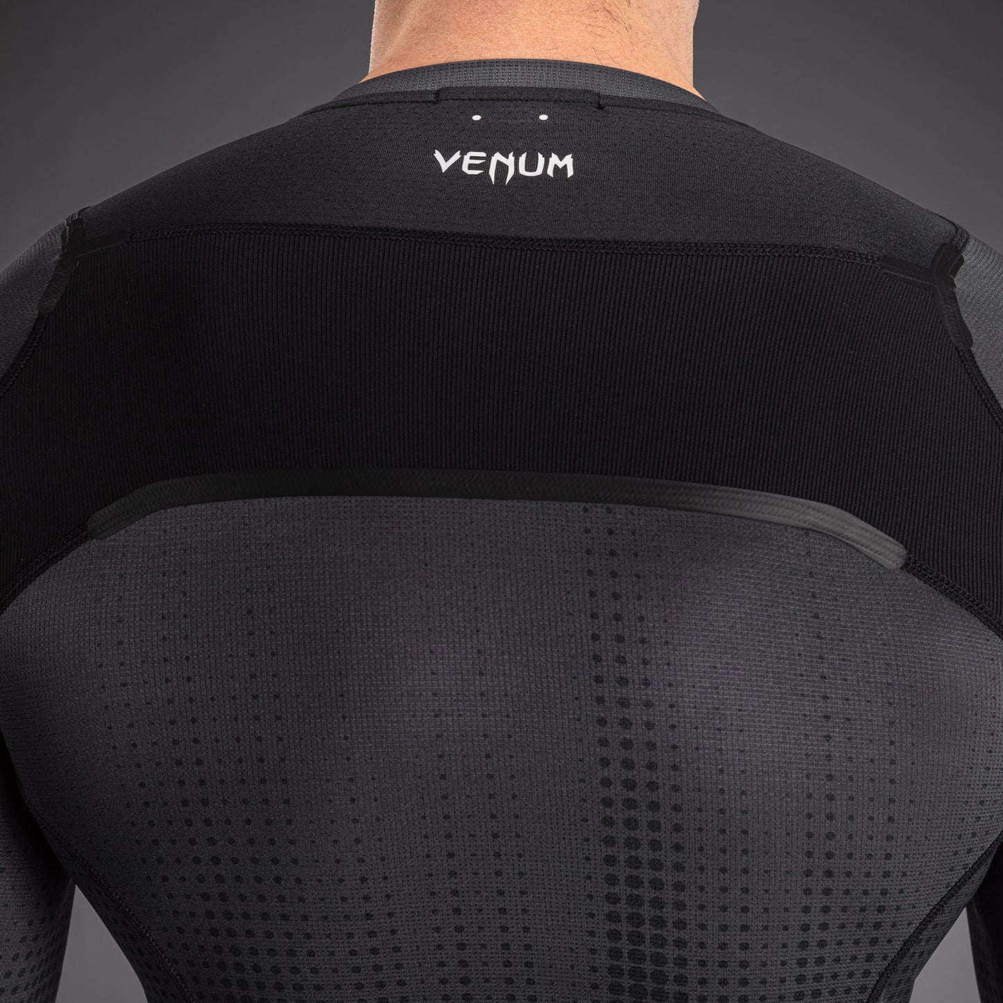 Venum Stealth 長袖ラッシュガード ブラック/ホワイト