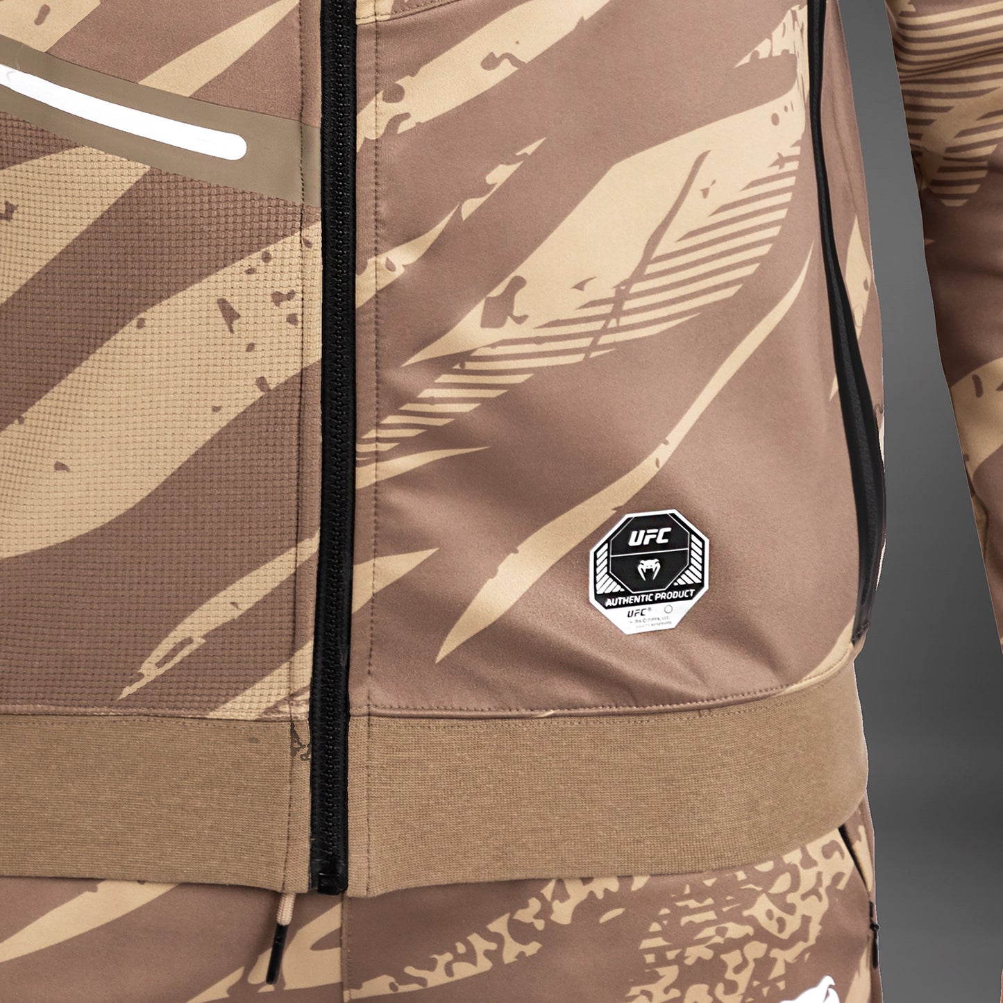 UFC Adrenaline By Venum Fight Week メンズジップアップパーカー - Desert Camo