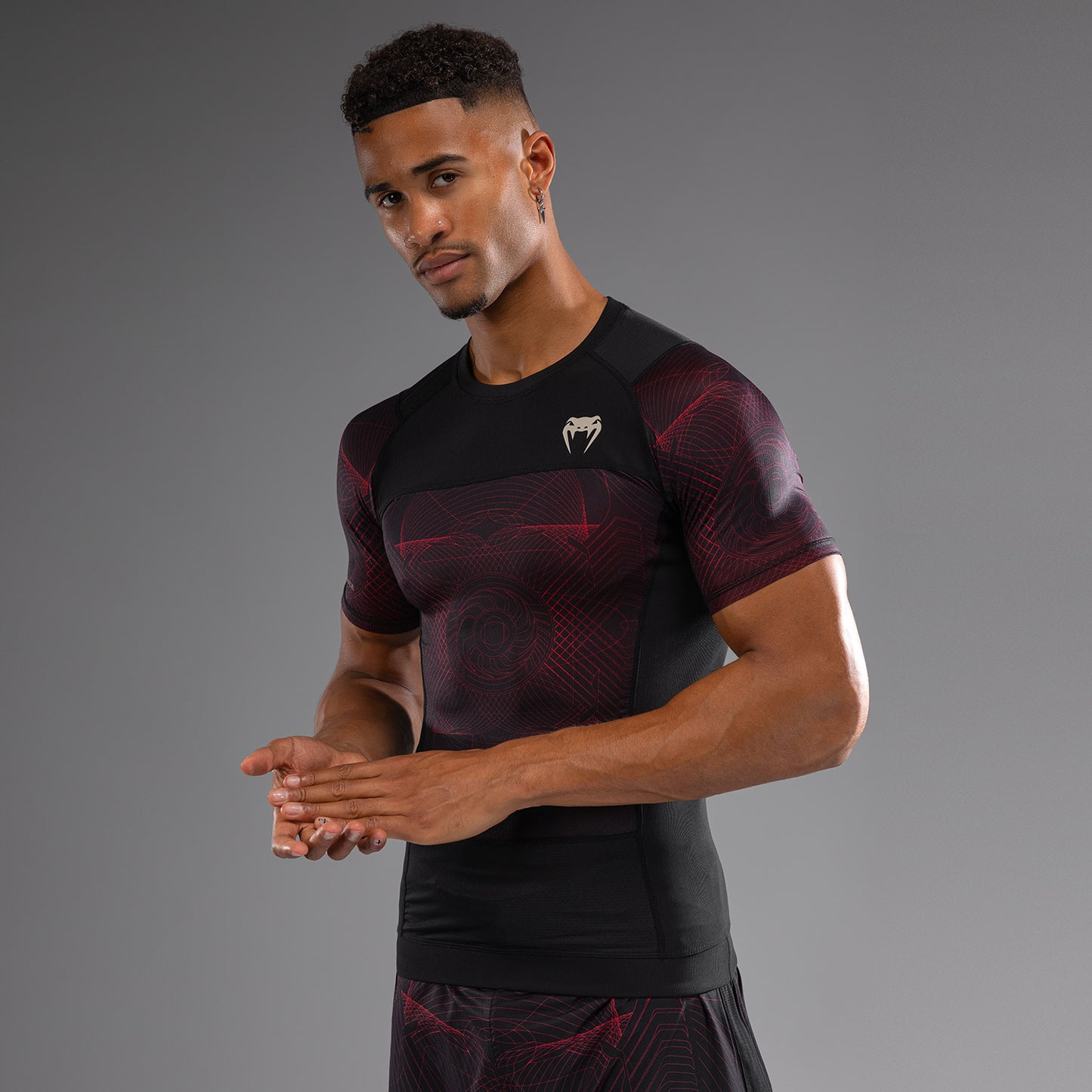 Venum G-Fit Air 半袖ラッシュガード メンズ - ディープブラック/ファイヤーレッド