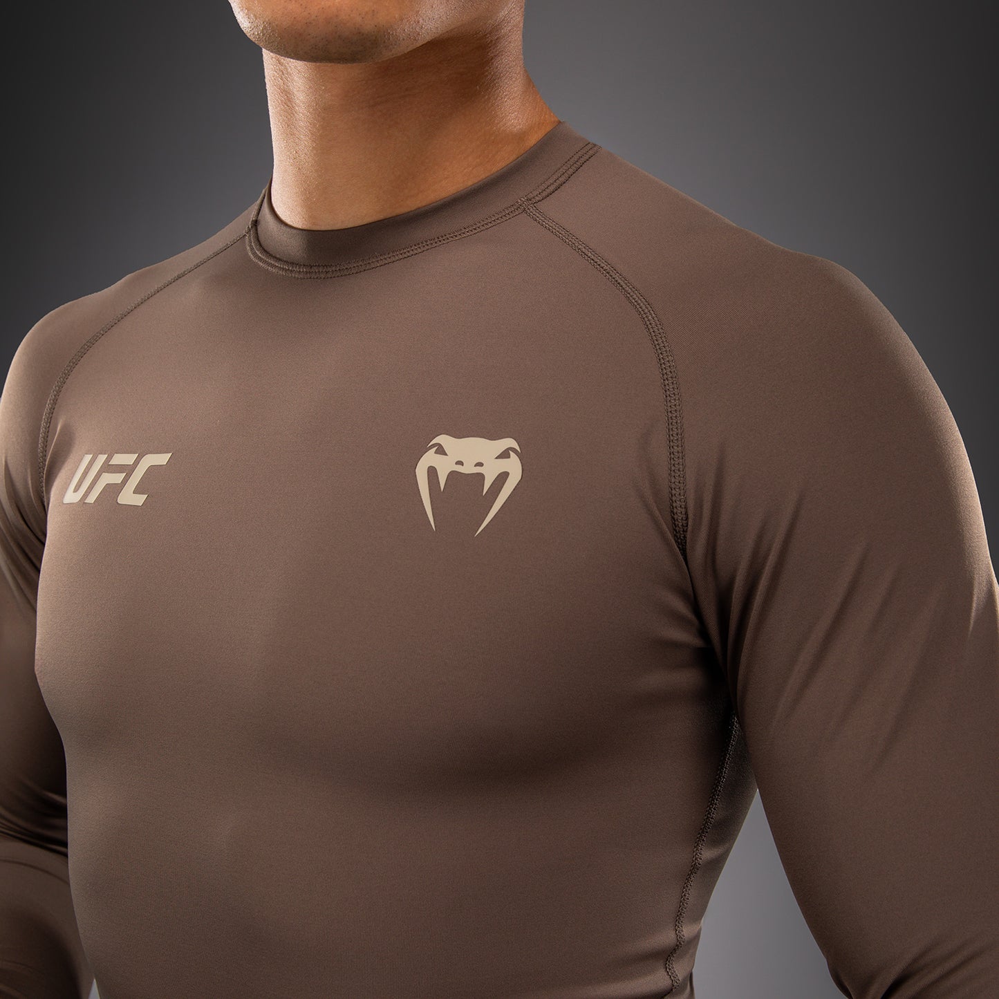 Venum UFC Unity by Venum Authentic Fight Week メンズ テクニカル 長袖ラッシュガード - ブラウン