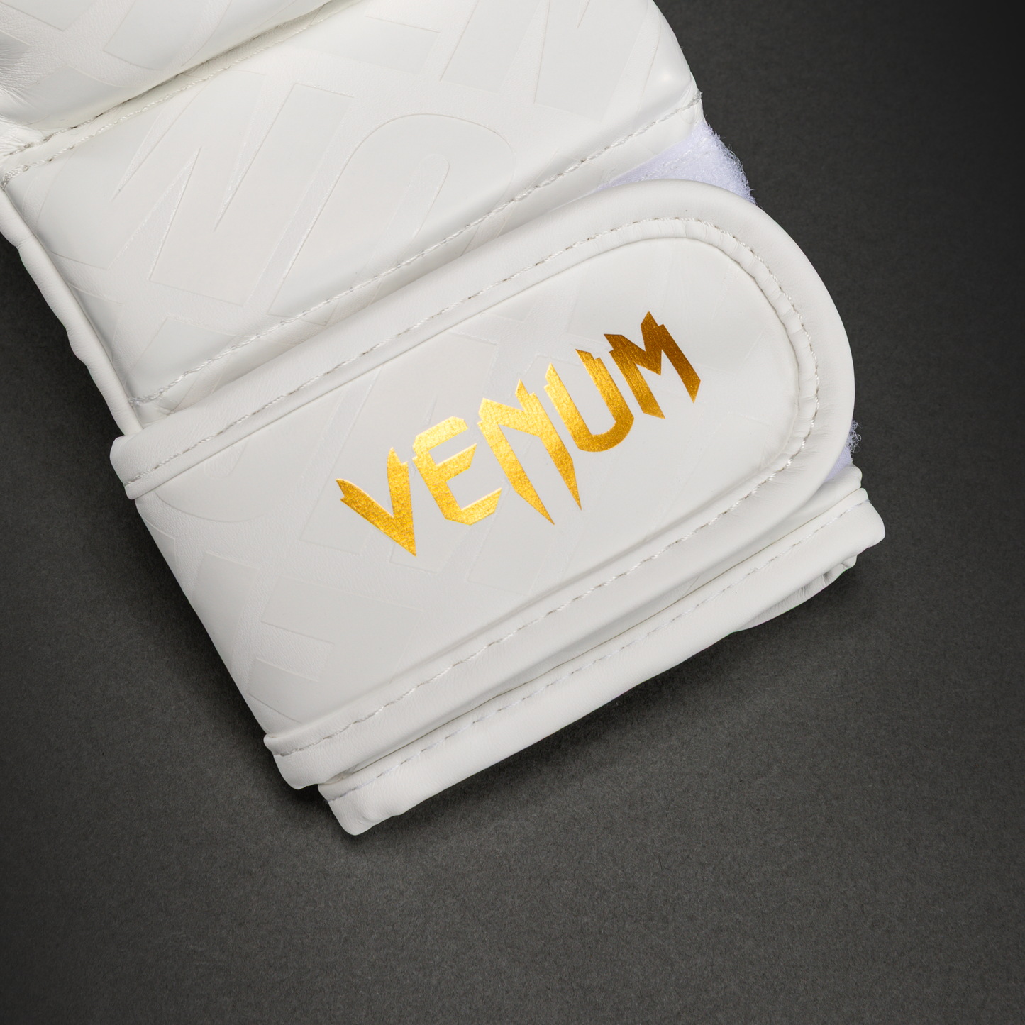 Venum Contender 1.5 XT 3D スパーリンググローブ - ホワイト/ゴールド