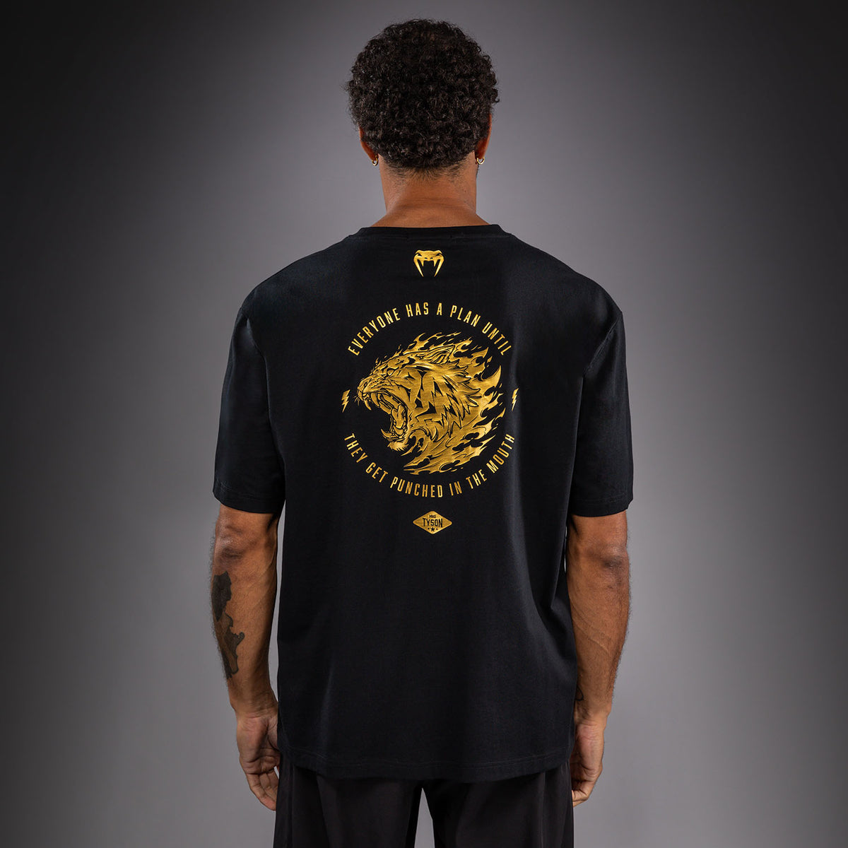 Venum x Mike Tyson Tiger Tシャツ - ブラック/ゴールド