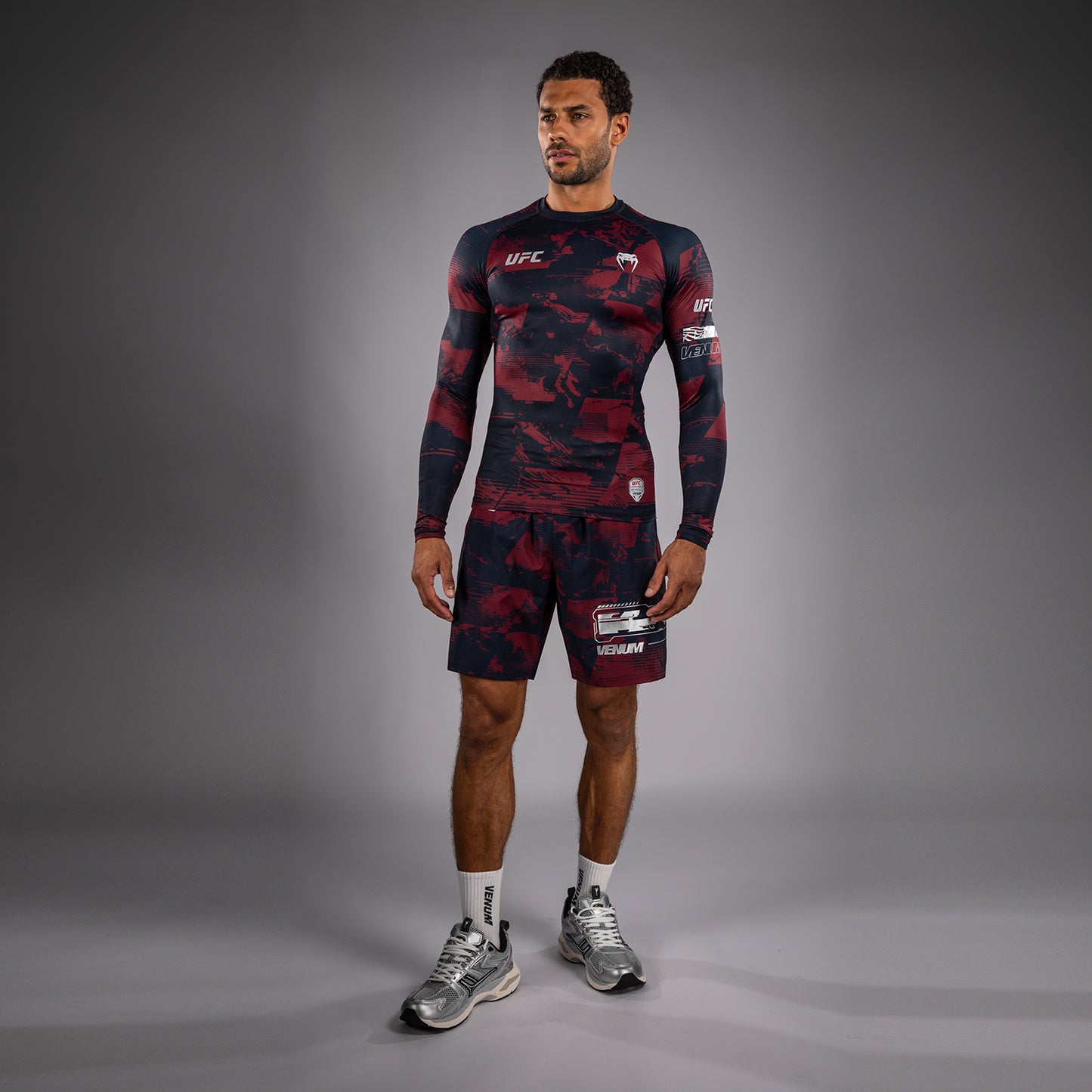 UFC Zenith by Venum Authentic Fight Week パフォーマンス長袖ラッシュガード メンズ - ネイビーブルー/バーガンディ/シルバー