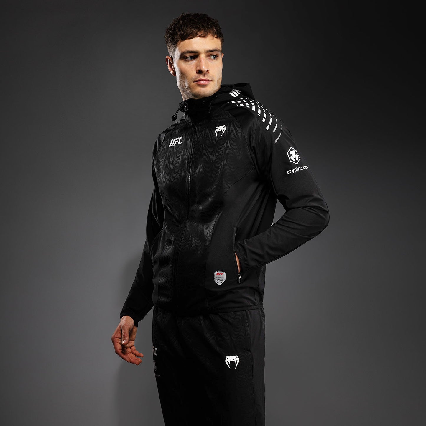UFC Zenith by Venum Authentic Fight Night ウォークアウトパーカー メンズ - ブラック