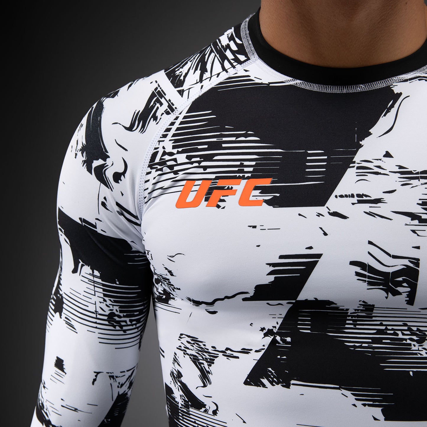 UFC Zenith by Venum Authentic Fight Week パフォーマンス長袖ラッシュガード メンズ - ホワイト