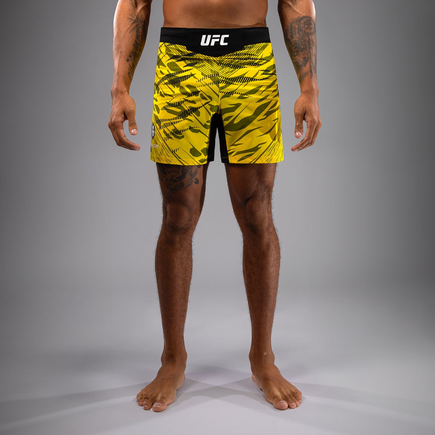 UFC Fusion by Venum Authentic Fight Night レスリングショーツ（男性用、フィットコルト） - イエロー
