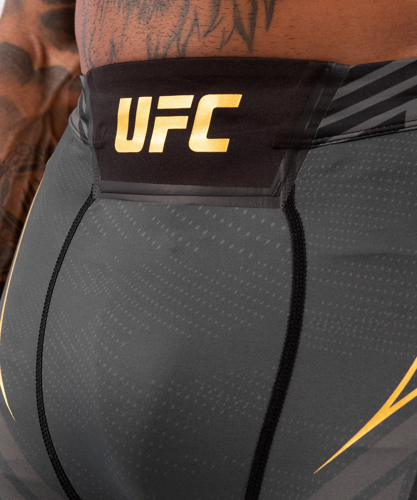 UFC VENUM本格的なファイトナイトメンズ バーリトゥードショート-ロングフィット - チャンピオン