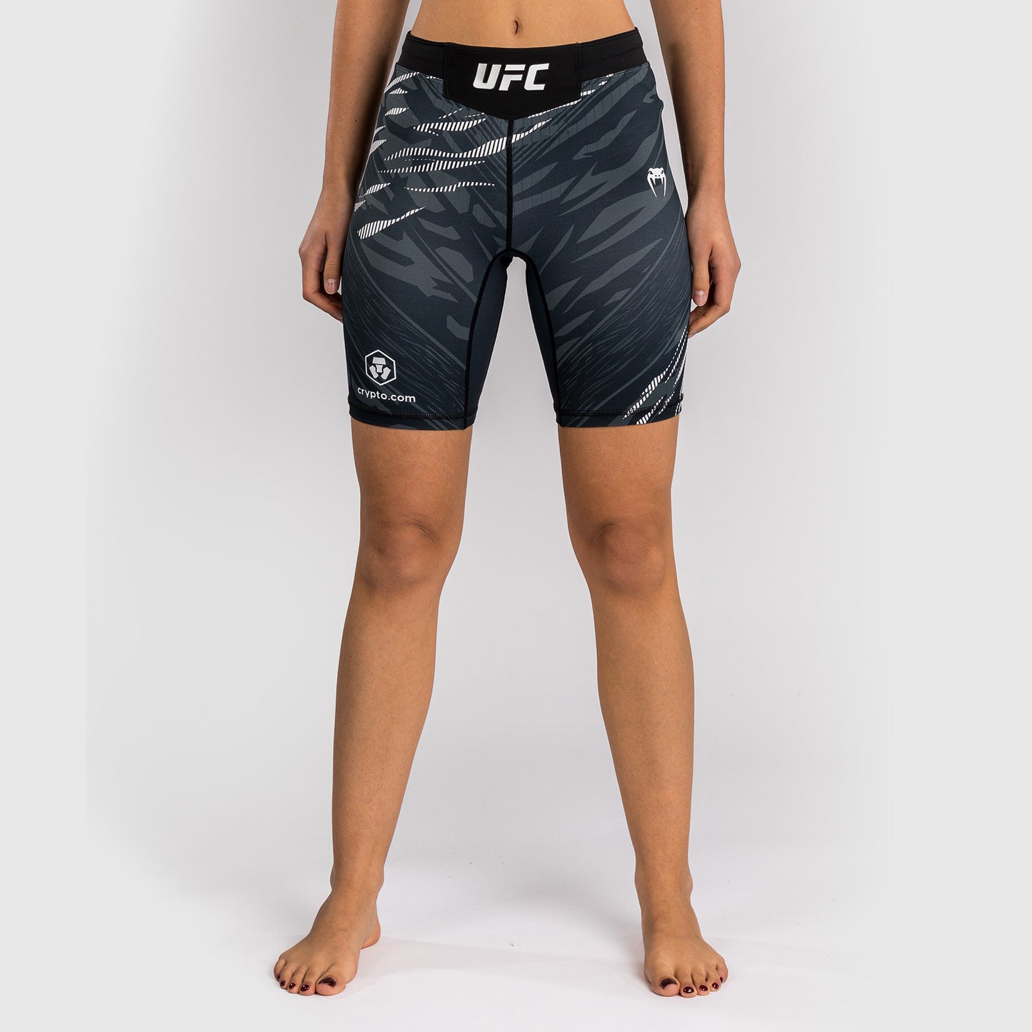 UFC Fusion by Venum Authentic Fight Night ヴァレトゥードショーツ（女性用、フィットラルゴ） - ブラック