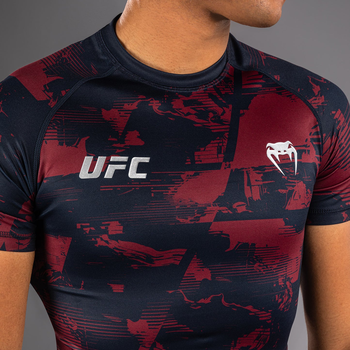 UFC Zenith by Venum Authentic Fight Week パフォーマンス半袖ラッシュガード メンズ - ネイビーブルー/バーガンディ/シルバー