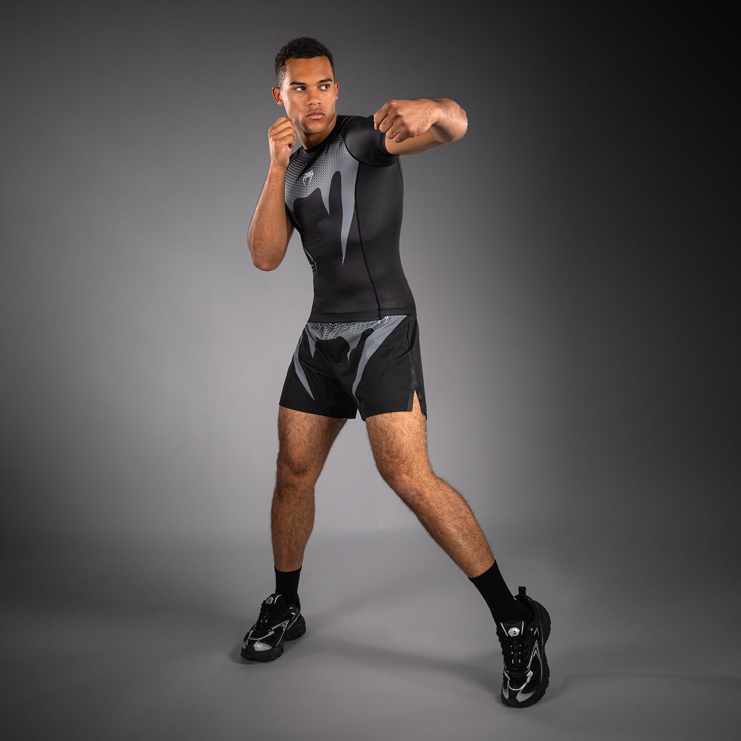 Venum No Gi ラッシュガード - ブラック/シルバーグレー