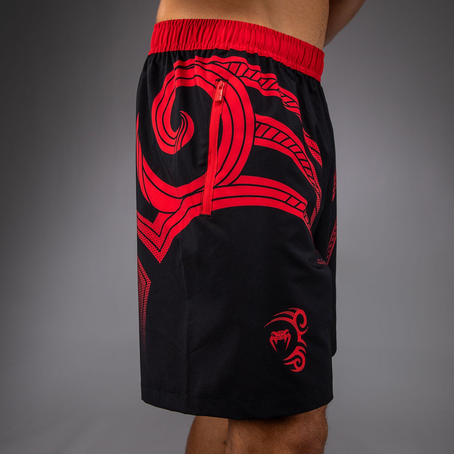 Venum x Mike Tyson Tiger Training ショーツ - ディープブラック/インテンスレッド
