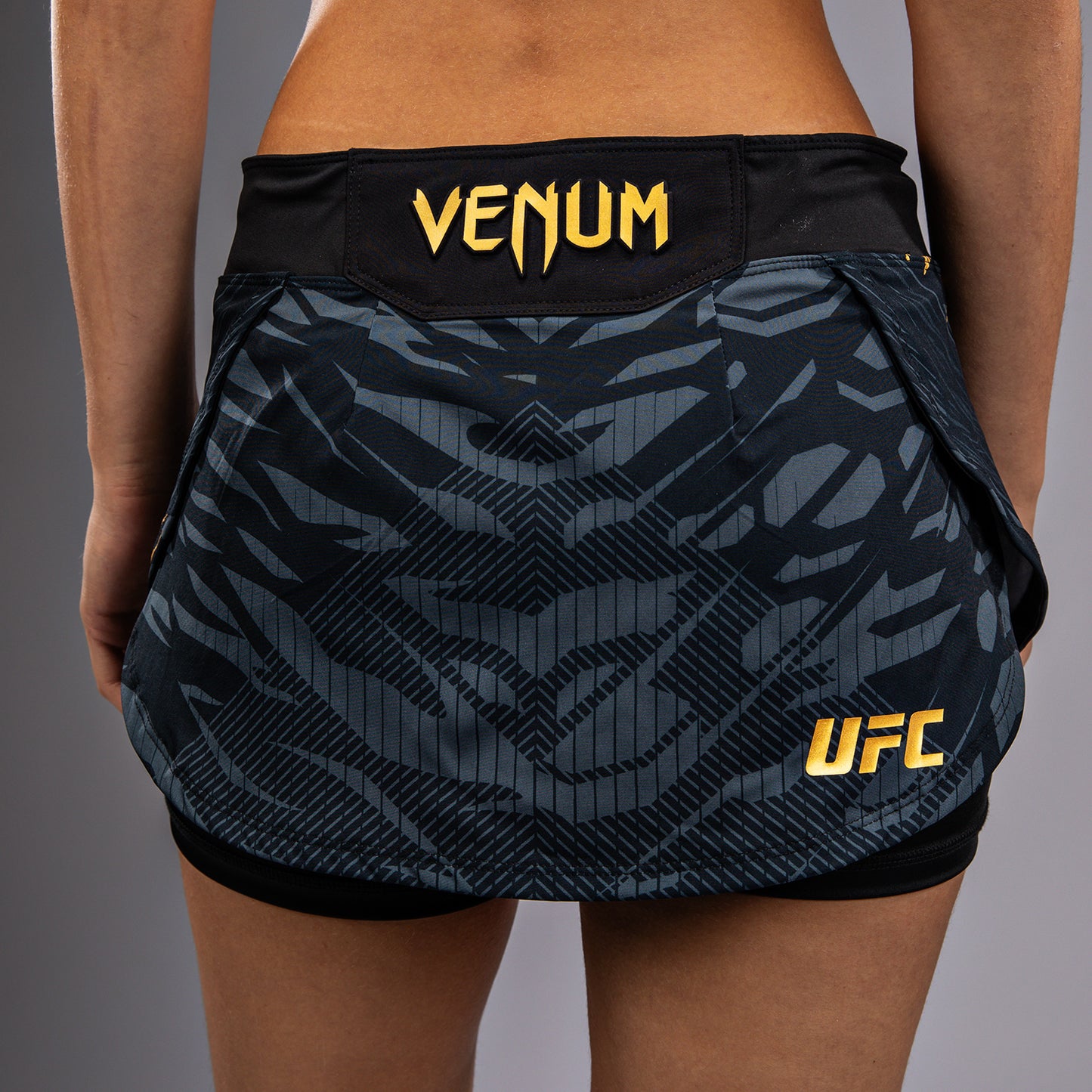 UFC Fusion by Venum Authentic Fight Night ショートスカート（女性用） - チャンピオン