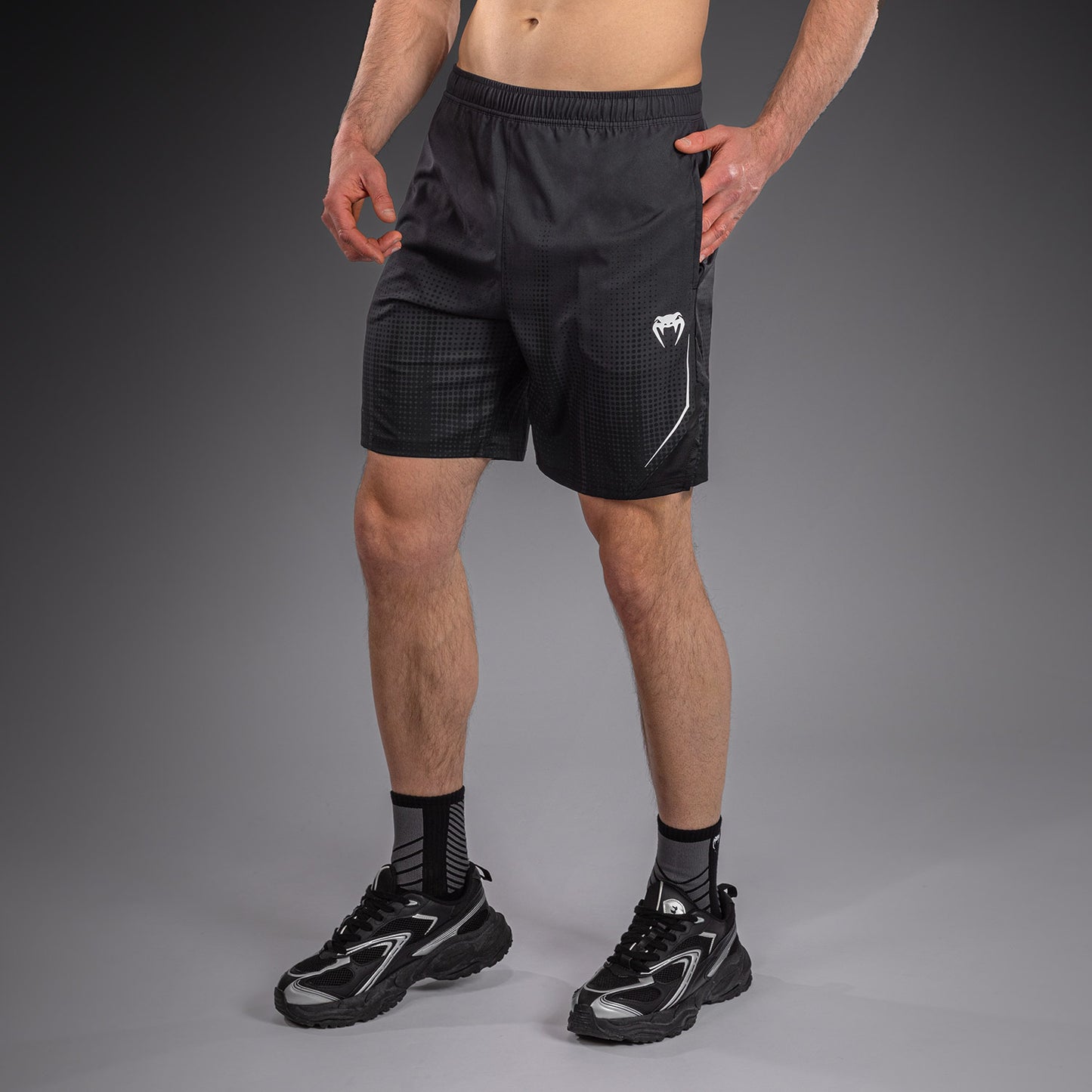 Venum Stealth トレーニングショーツ – ブラック/ホワイト